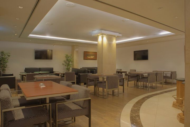 Lounge 39 of 47