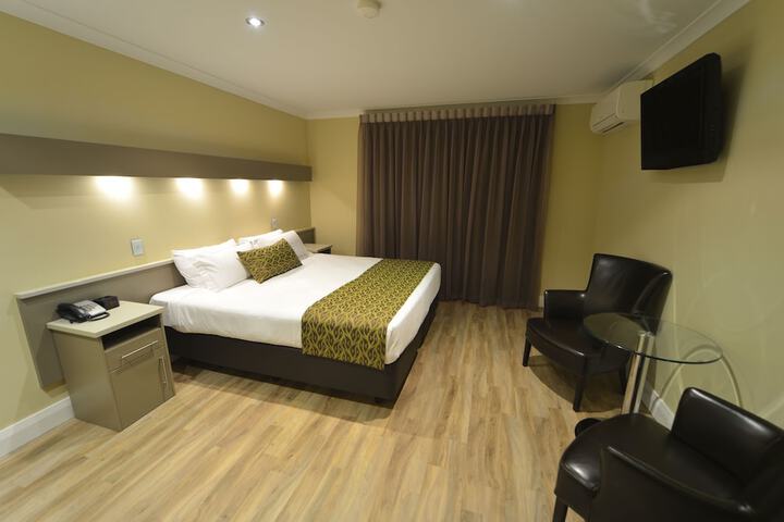 Room 4 of 26
