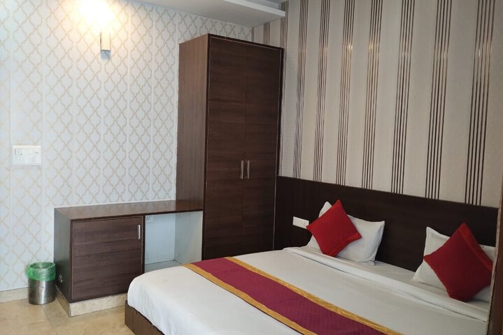 Room 11 of 43