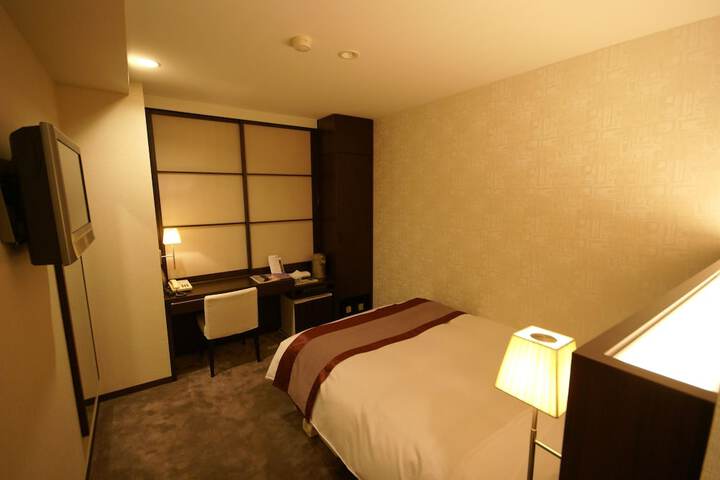 Room 6 of 68