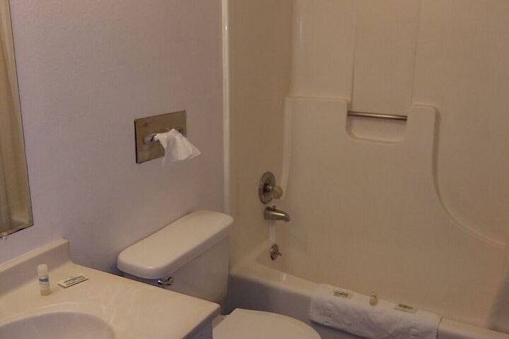 Room 27 of 32