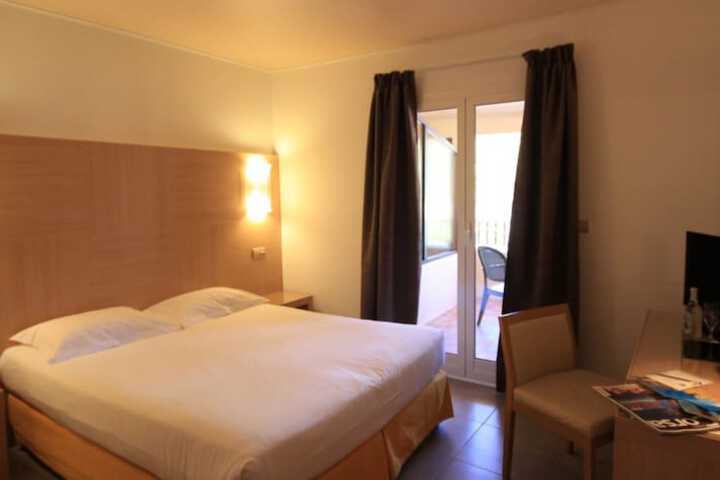Room 3 of 31