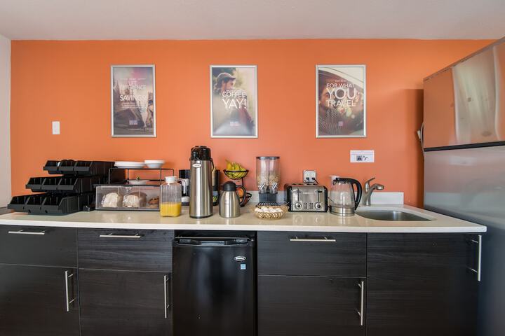 Breakfast/Coffee Service 44 of 46