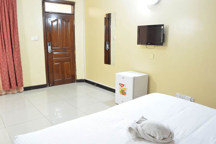 Room 5 of 13