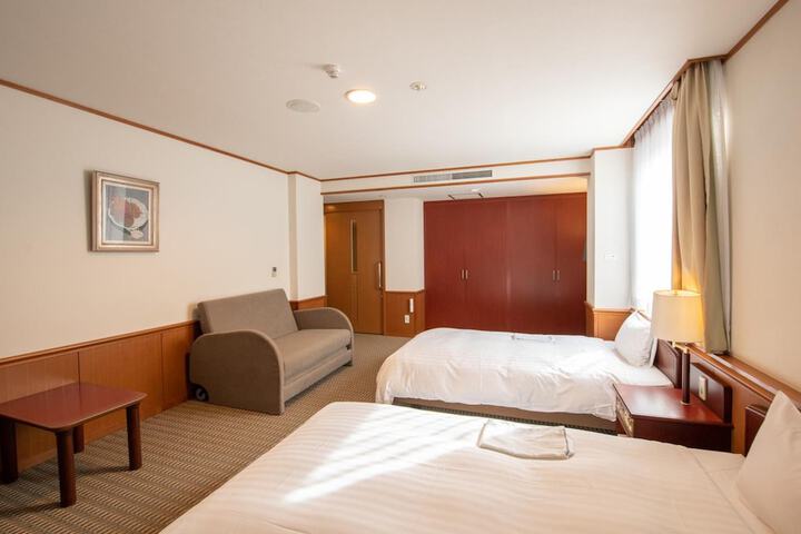 Room 12 of 37