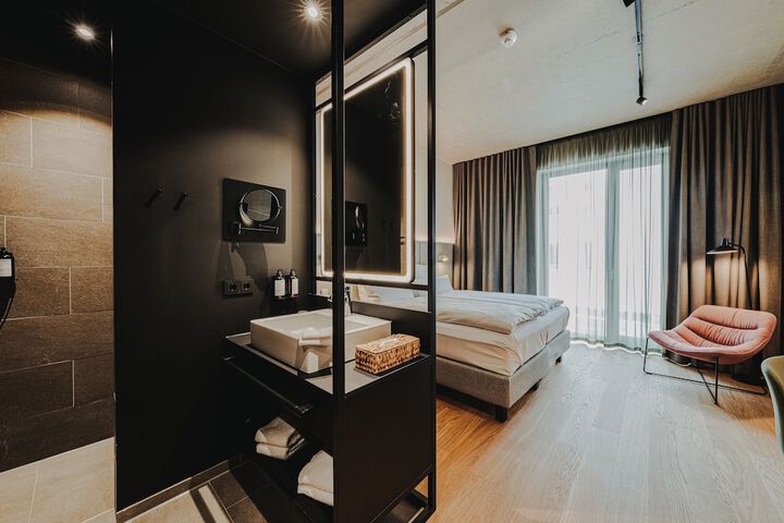 Room 8 of 47