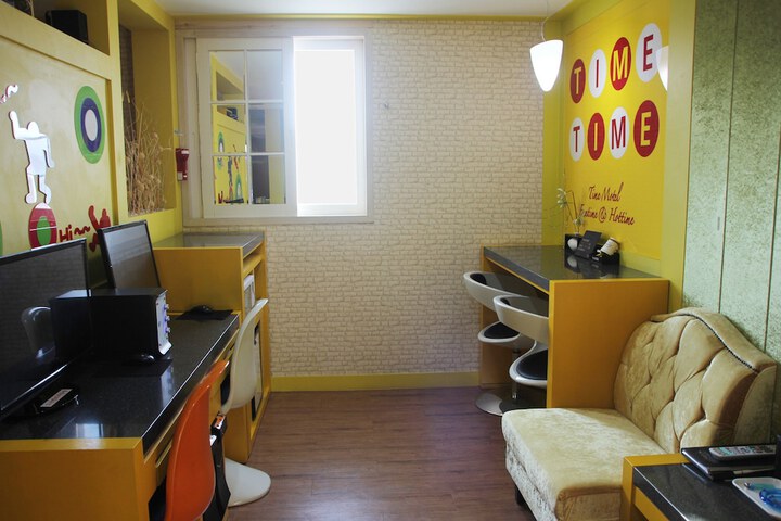 Room 13 of 84