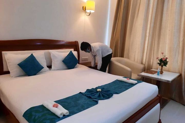 Room 9 of 36