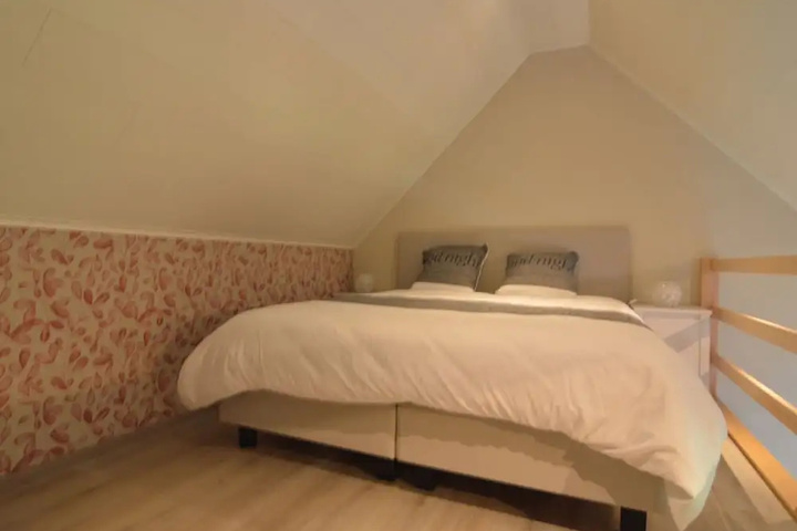 Room 5 of 14