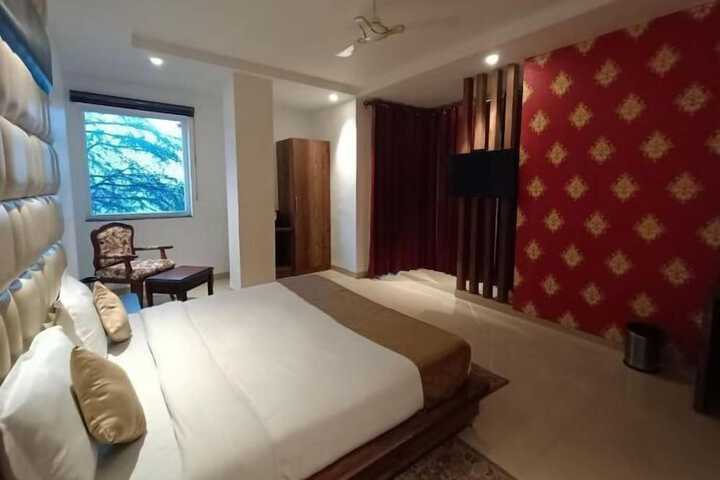 Room 3 of 7