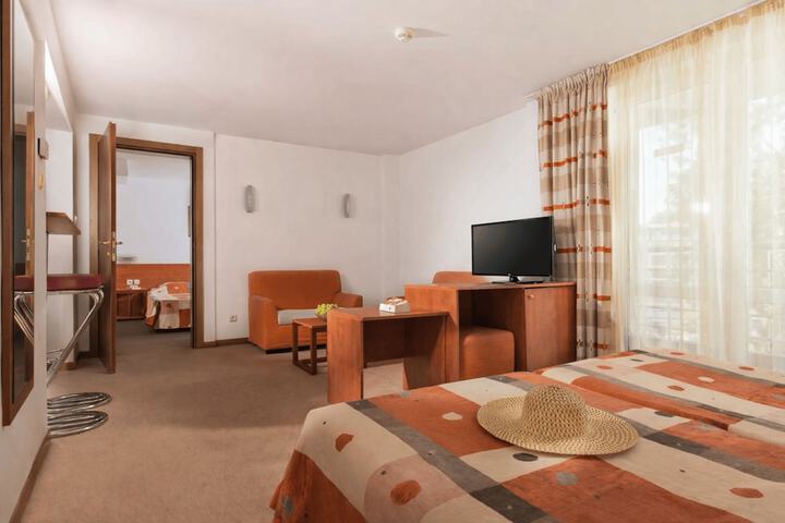 Room 7 of 23