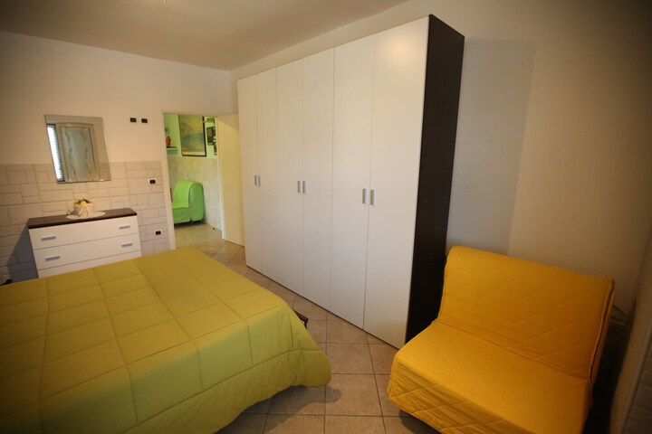 Room 6 of 10