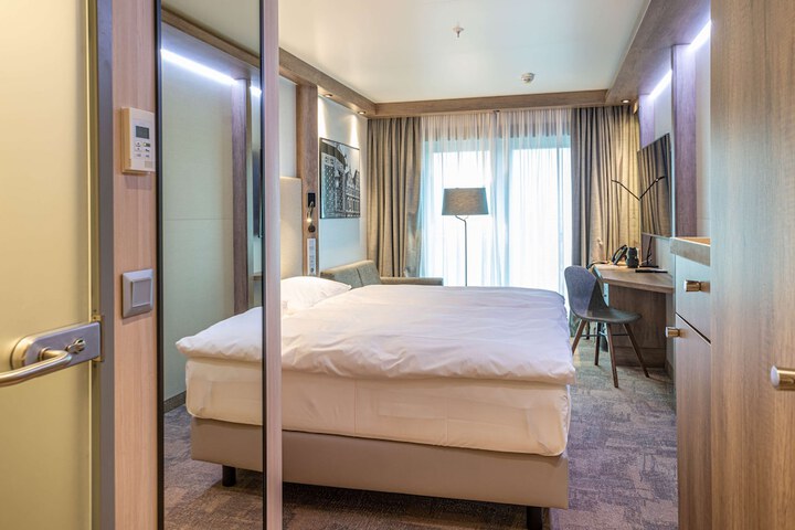 Room 10 of 131