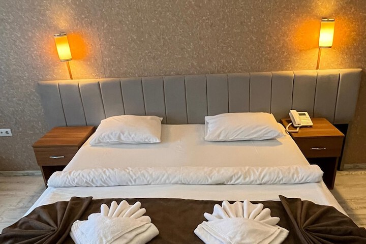 Room 35 of 64