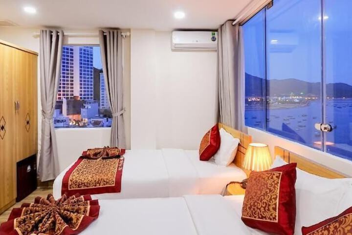 Room 16 of 36