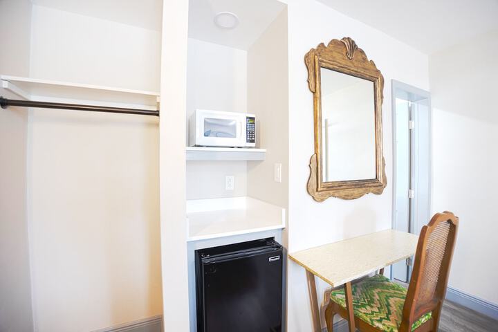 1 King Bed with Kitchenette (50 of 68)