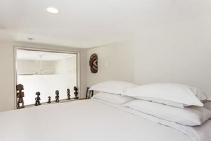 Room 16 of 38