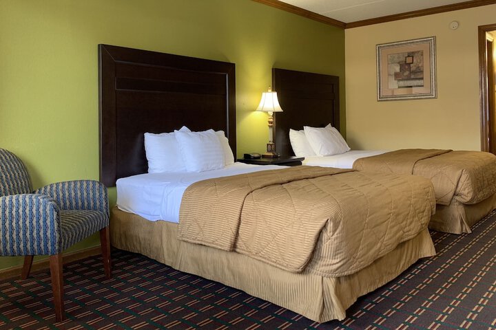 2 Double Beds (3 of 6)