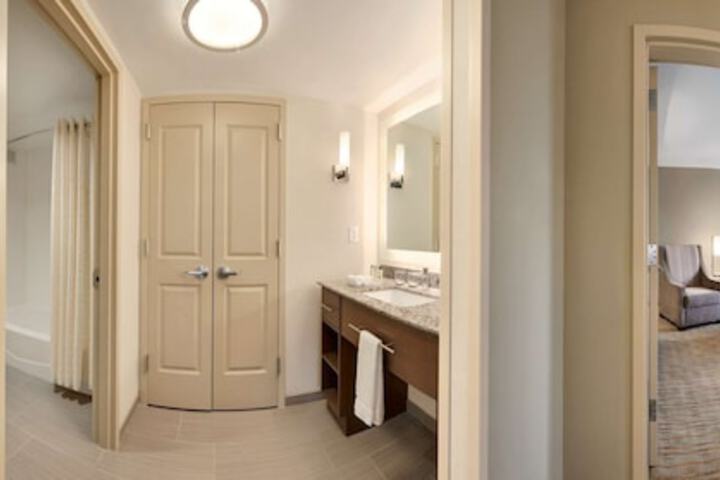 1 King Accessible Tub Studio Suite (17 of 25)