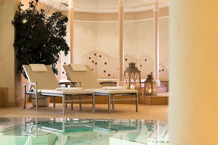 Hotel with Pool