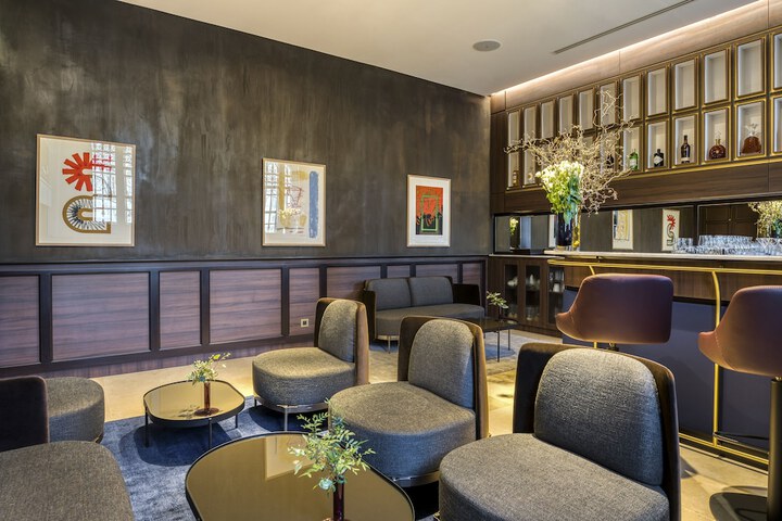 Lounge 126 of 139