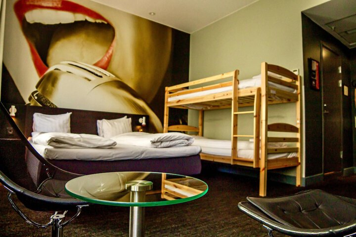 Room 46 of 99