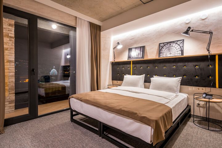 Room 3 of 32