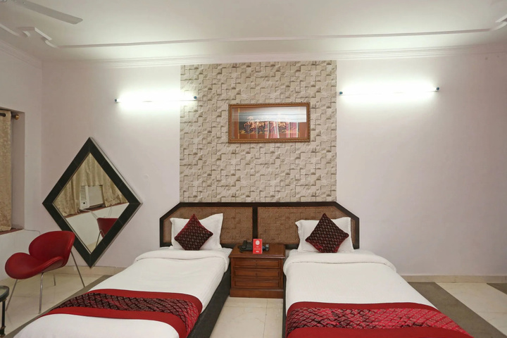 Room 2 of 17