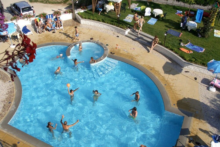 Pool 31 of 50