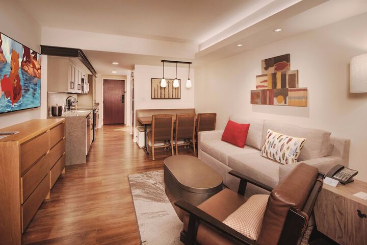Room 4 of 12