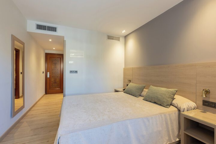 Room 26 of 65