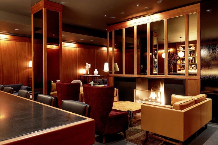 Lounge 69 of 86