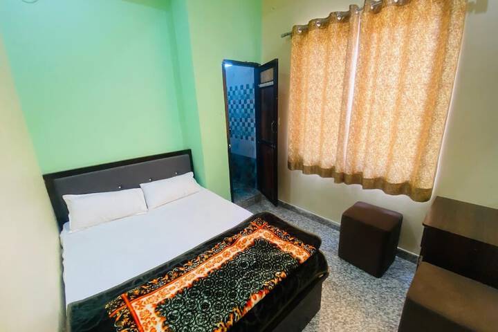 Room 5 of 13