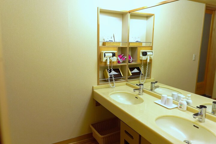Room 17 of 22