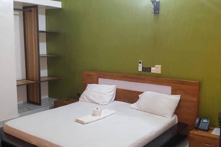 Room 8 of 18