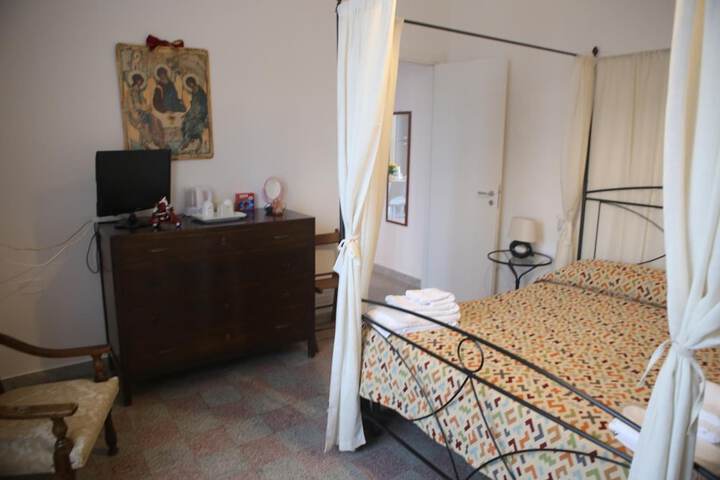 Room 12 of 36