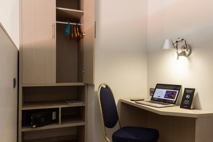 Room 18 of 40