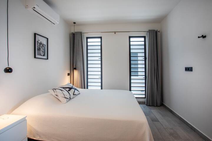 Room 4 of 60
