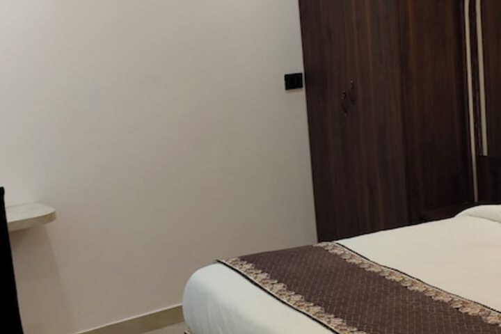 Room 7 of 118