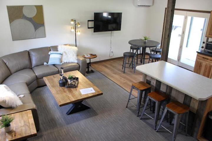 Image of Cabin 6 at Horse Creek Resort