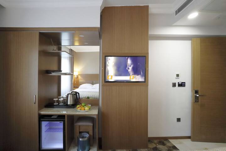 Room 16 of 34