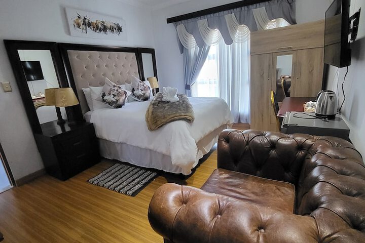 Room 3 of 52