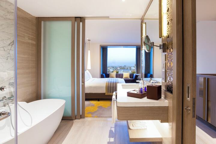 Room 14 of 250