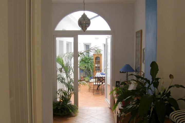 Entrance & Lobby