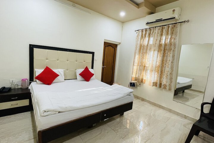 Room 2 of 8