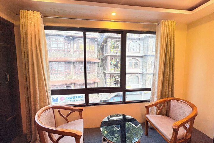Room 6 of 28
