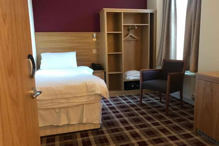 Room 13 of 66