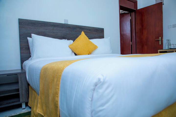 Room 2 of 34