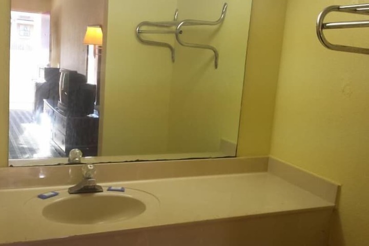 Bathroom sink