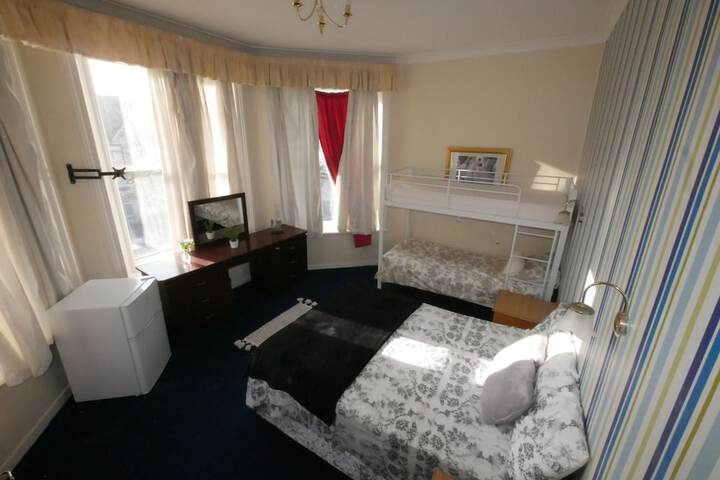 Room 22 of 49